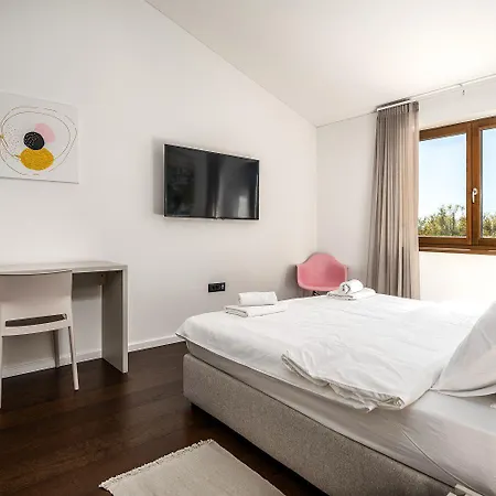 Malerische Steinvilla Mit Privatpool, Fantastischem Panoramablick, Garten Und Grill