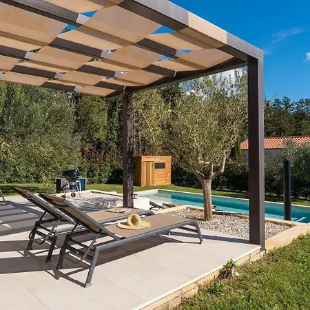 Malerische Steinvilla Mit Privatpool, Fantastischem Panoramablick, Garten Und Grill